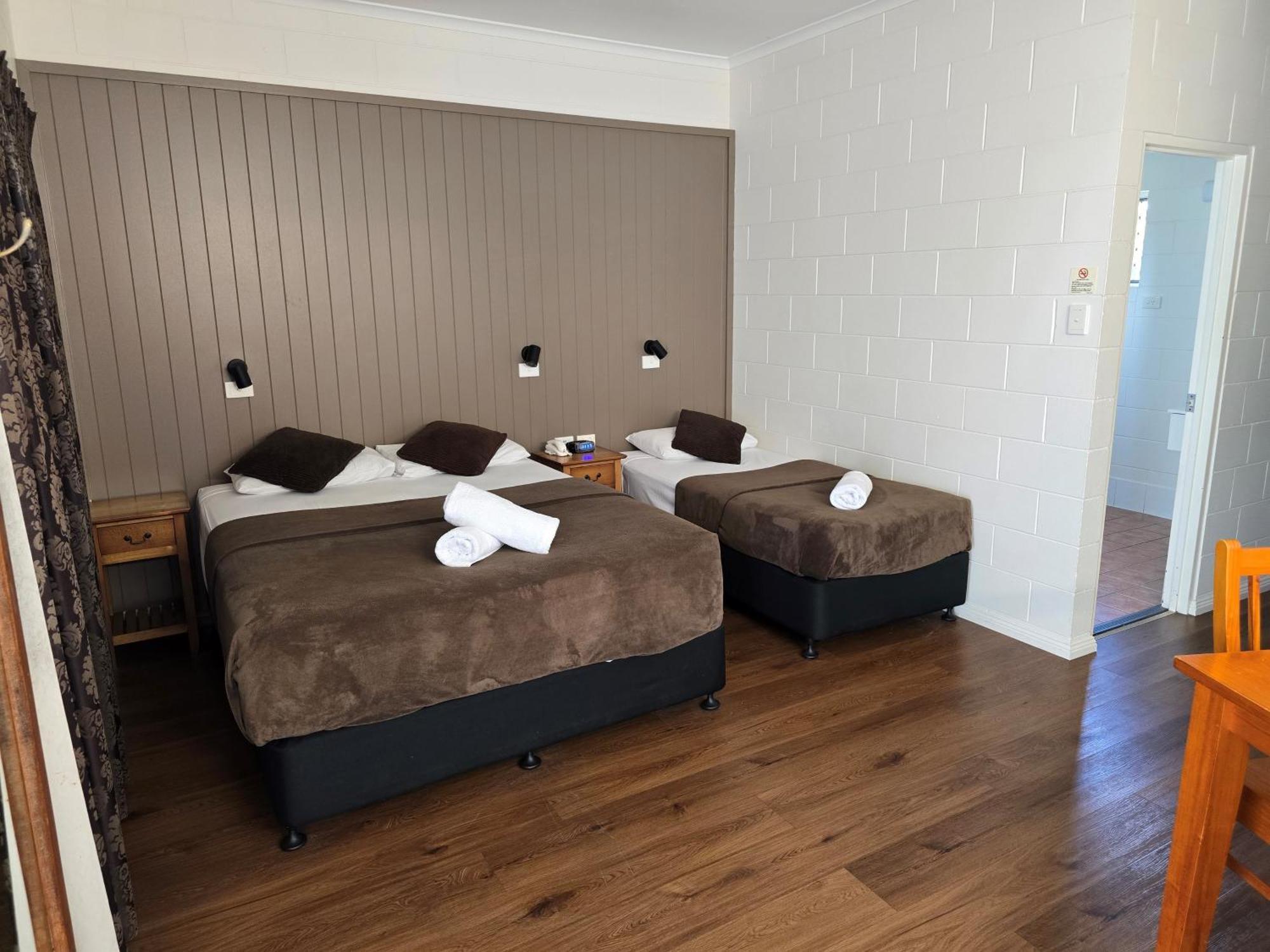 Colonial Rose Motel Таунсвил Екстериор снимка