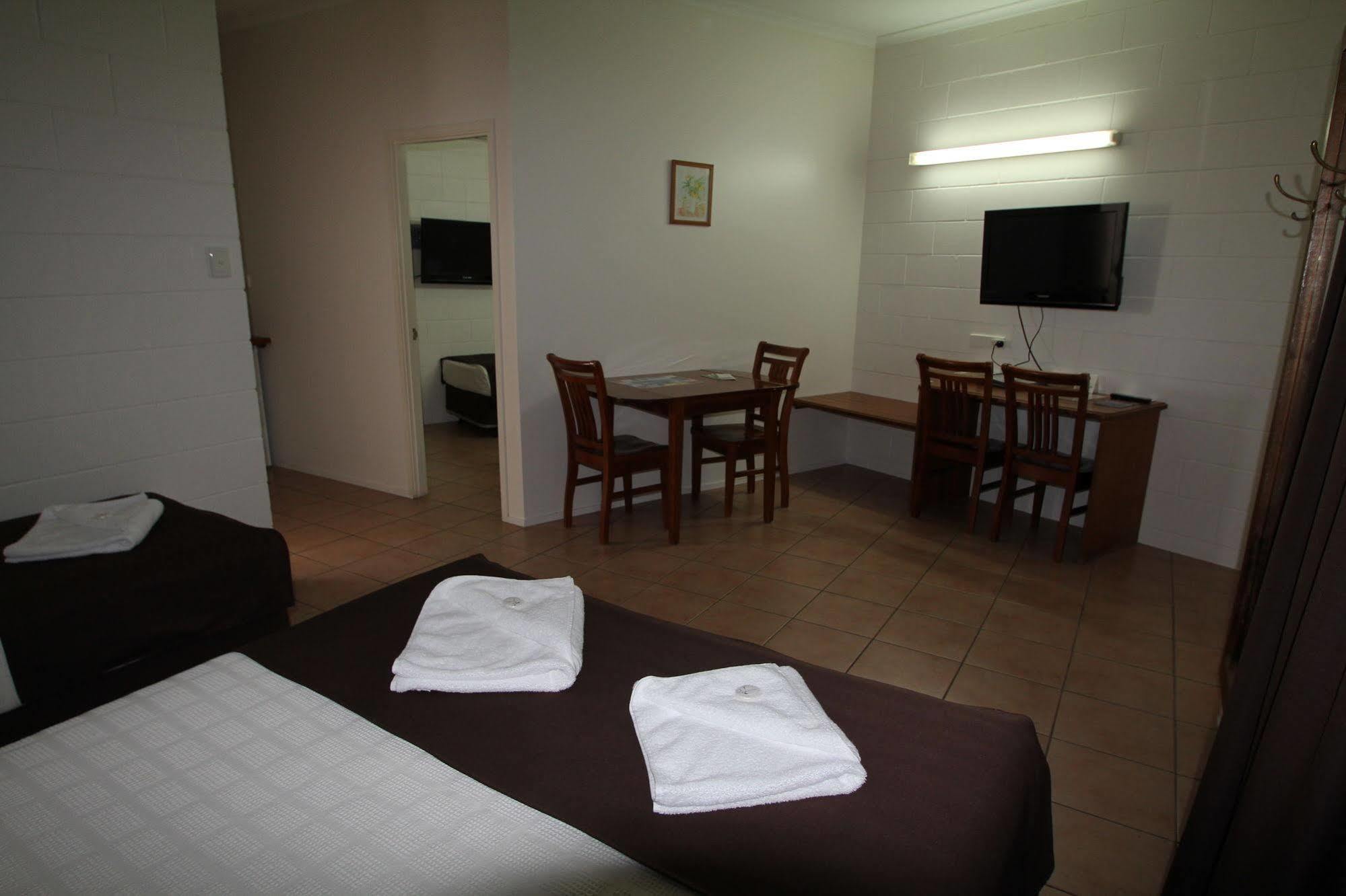 Colonial Rose Motel Таунсвил Екстериор снимка