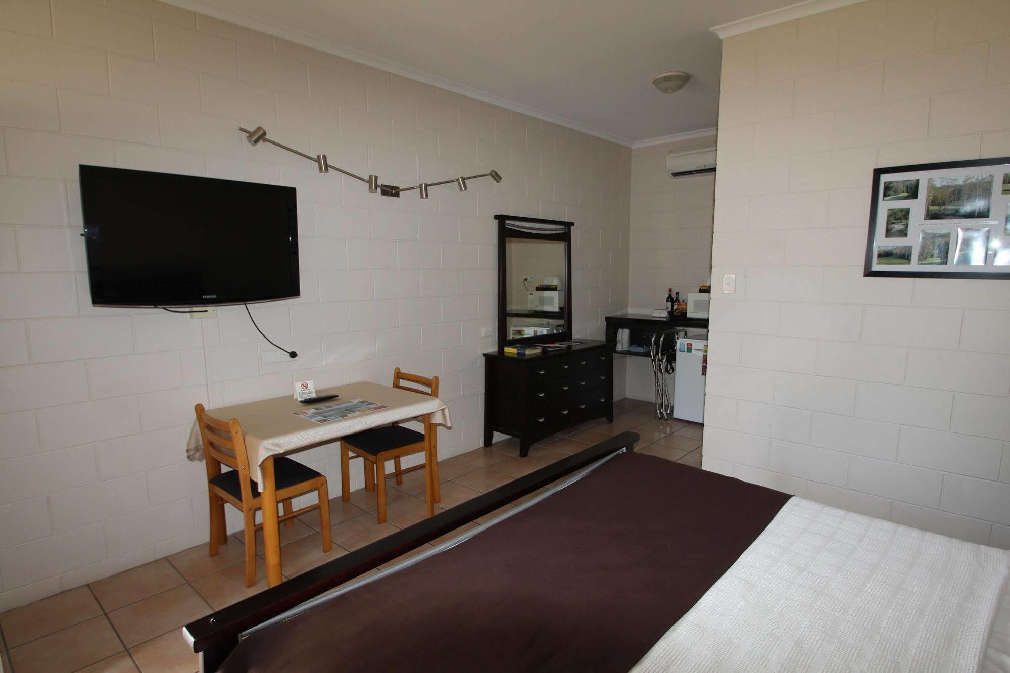 Colonial Rose Motel Таунсвил Екстериор снимка
